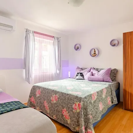 Apartman With Parking Space Okrug Gornji, Ciovo - 25683 *